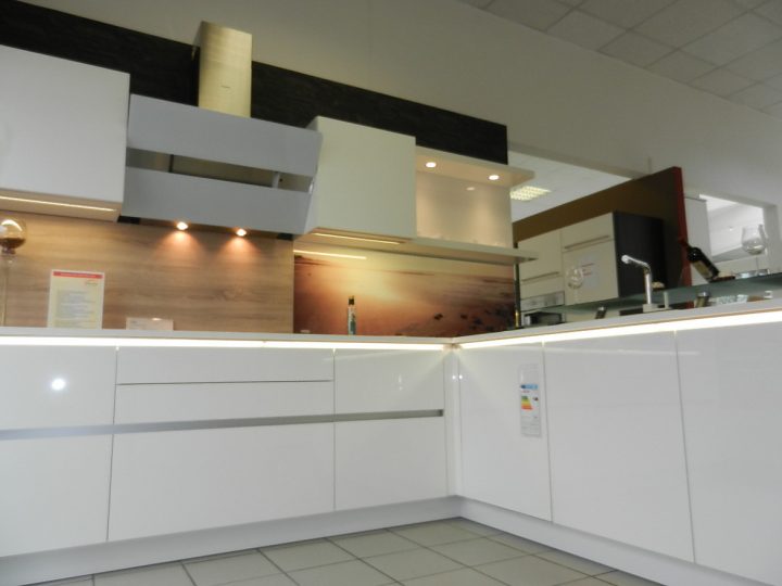 küche weiß hochglanz grifflos