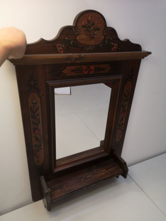 abbild wandspiegel mit ablage