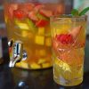 Alkoholfreie Bowle Mit Mango, Erdbeeren &amp; Limette bestimmt für Wie Mache Ich Eine Bowle Mit Alkohol