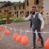 Ballonstechen Als Hochzeitsspiel Für Braut Und Bräutigam innen Hochzeitsspiel Luftballons Zerstechen