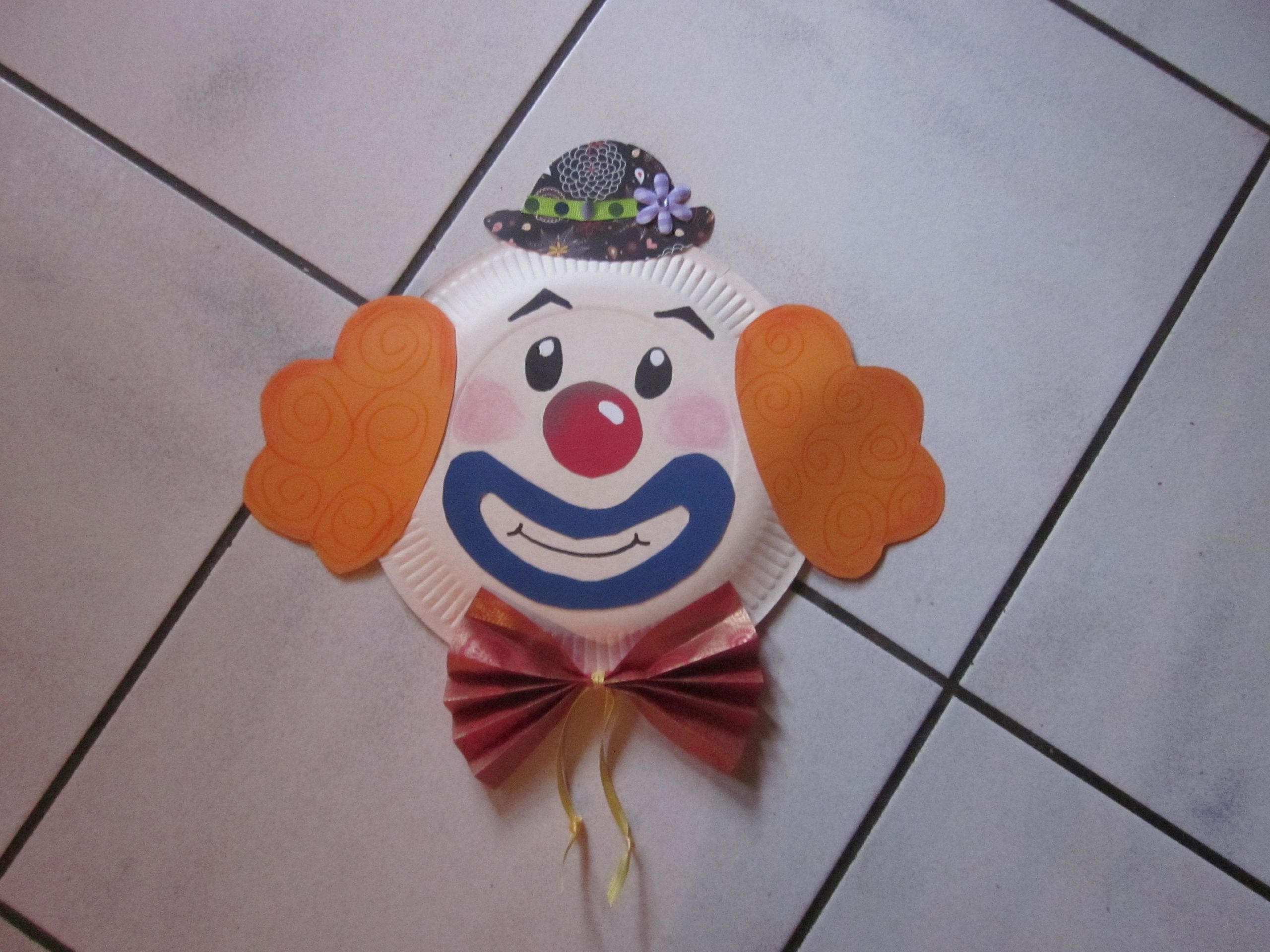 Clown (Gesicht Besteht Aus Pappteller) (Mit Bildern) | Clown mit Vorlage Clowngesicht