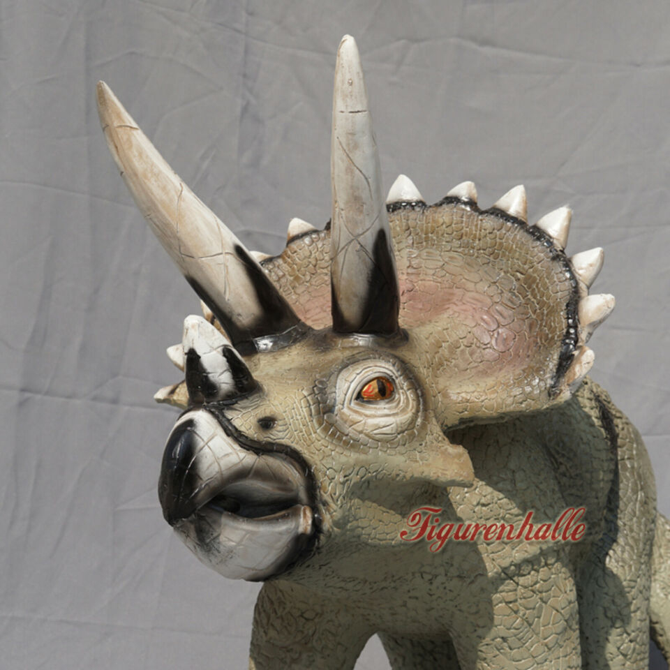 Dino Dinosaurier Triceratops Dreihorn Lebensechte Optik Figur in Dreihorn Dinosaurier