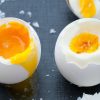 Eier Kochen: So Gelingt Das Frühstücksei | Brigitte.de innen Wie Lange Braucht Ein Weichgekochtes Ei
