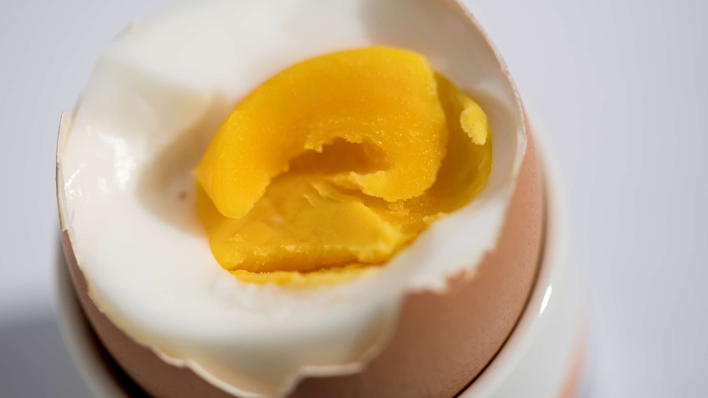 Eier Kochen: So Gelingt Ihnen Das Perfekte Frühstücksei für Wie Lange Braucht Ein Weichgekochtes Ei