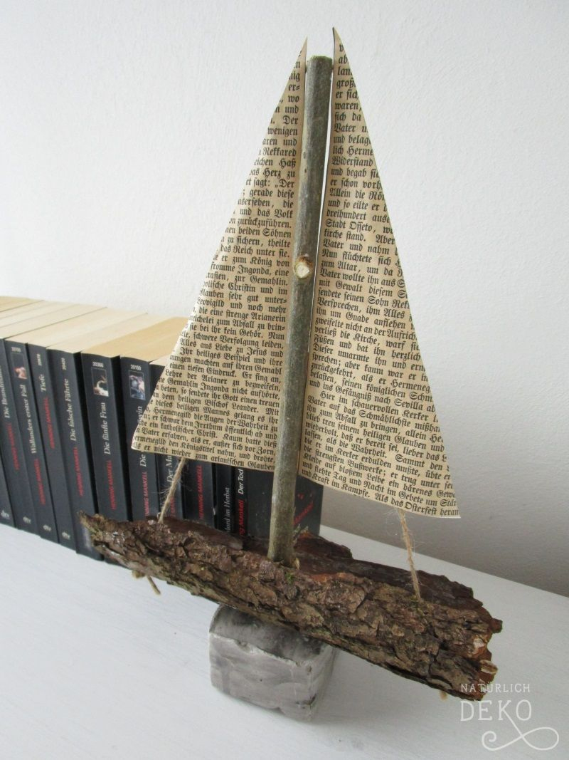 Ein Deko-Schiff Mit Segeln Aus Alten Buchseiten | Alte verwandt mit Segelschiff Basteln