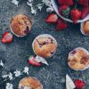 Erdbeermuffins Mit Weißer Schokolade Backen - Picknick bestimmt für Aus Was Wird Weiße Schokolade Gemacht