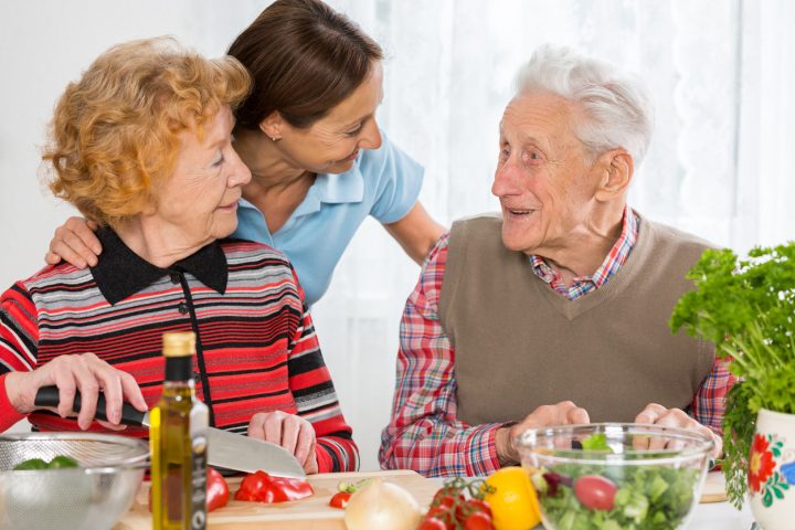 Essen Und Trinken Bei Demenz | Pro Pflegemanagement innen Bedeutung Von Essen Und Trinken Für Den Menschen