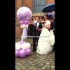 Explodierendes Ballonglück innen Hochzeitsspiel Luftballons Zerstechen