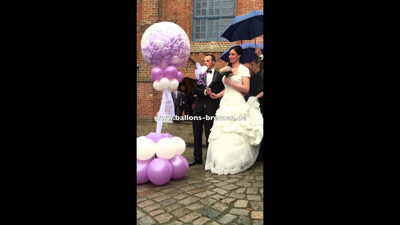 Explodierendes Ballonglück innen Hochzeitsspiel Luftballons Zerstechen