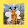 Fensterbild Biene - Frau Locke über Biene Bastelvorlage