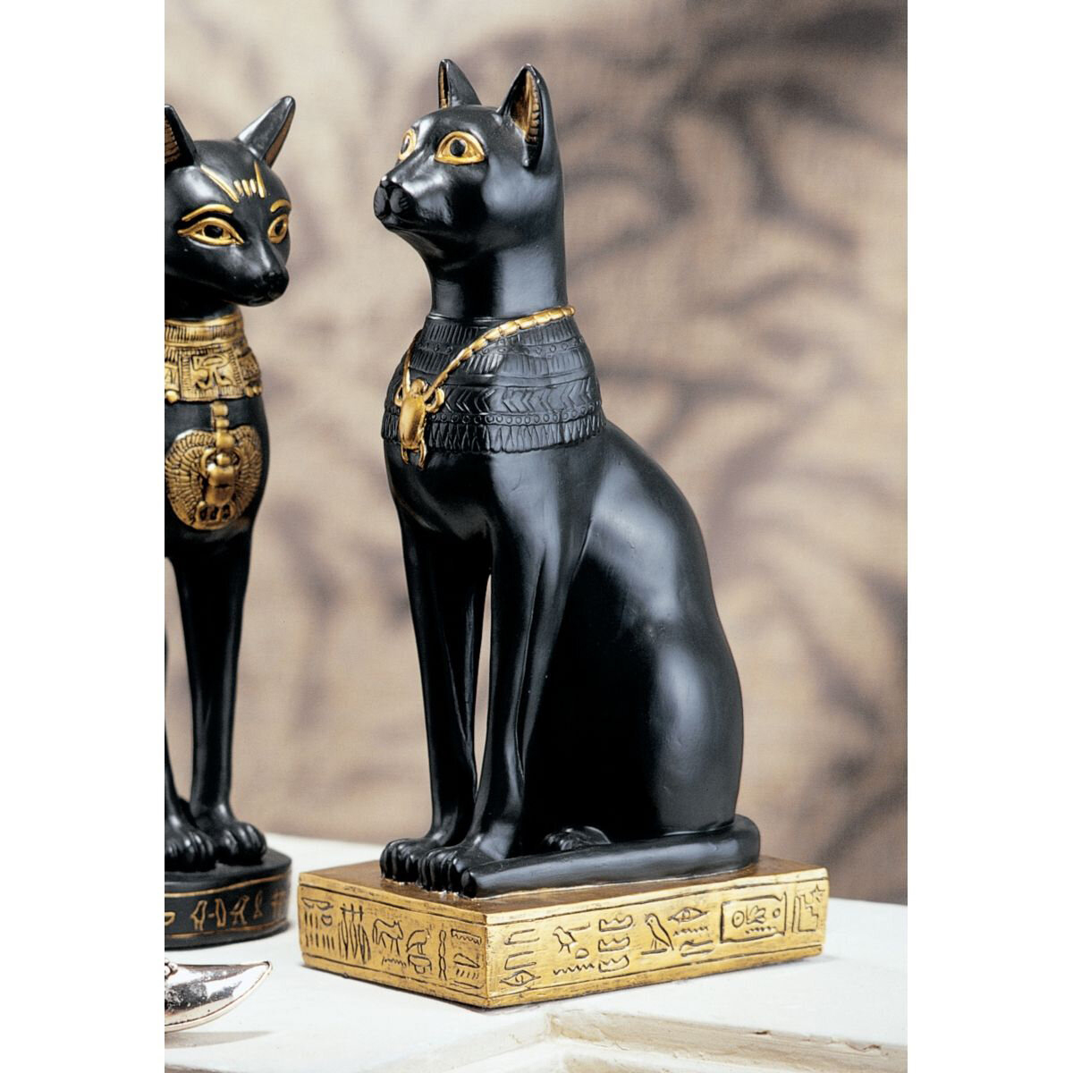 Figur Ägyptische Katzengöttin Bastet innen Ägyptische Katzengöttin