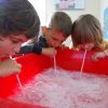 Forschen Und Entdecken - Kindergarten „Arche Noah“ Führte über Experimente Mit Wasser Im Kindergarten