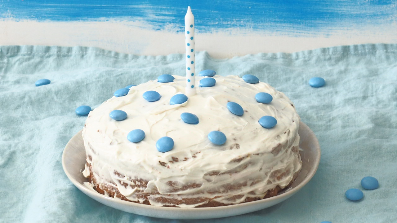 Geburtstagskuchen (Pinata Rüeblitorte) Zum 1. Geburtstag mit Geburtstagskuchen Für 1 Jahr
