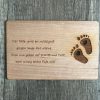 Grußkarte Aus Holz Karte Nachwuchs Geburt Taufe Baby für Gehen Auf Schritt Und Tritt Zwei Winzig Kleine Füße Mit