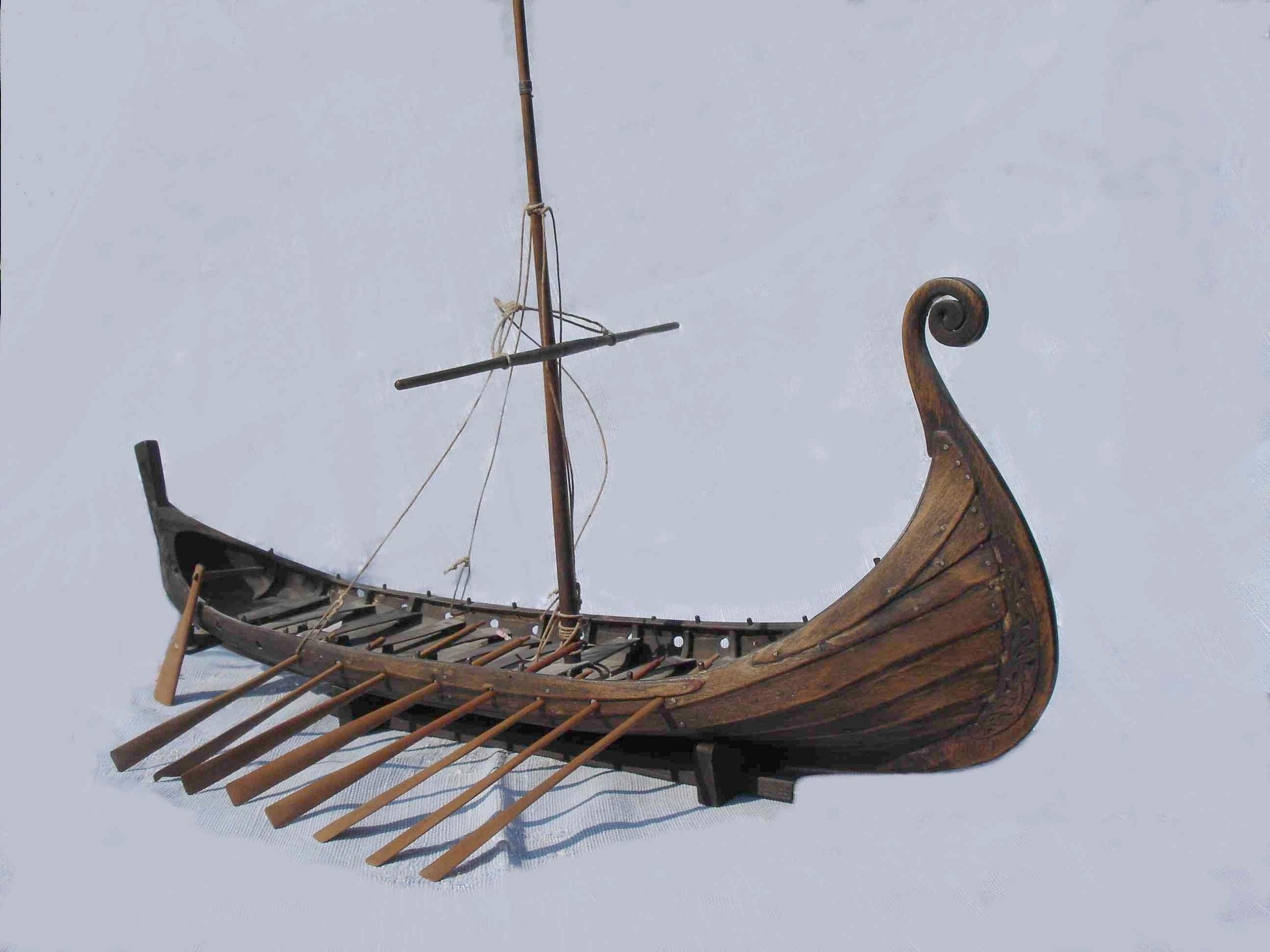 Holz mit Modell Wikingerschiff