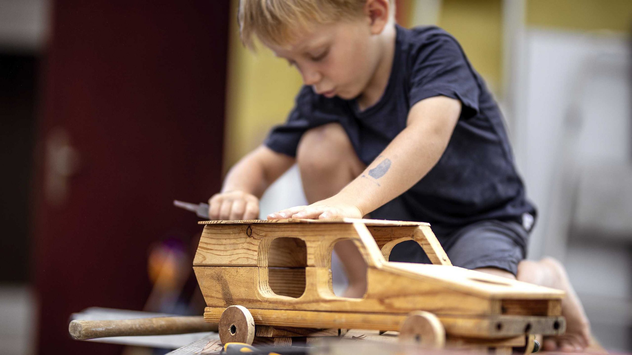 Holzarbeiten Mit Kindern: 7 Kreative Ideen Und Basteltipps mit Holzarbeiten Mit Kindern Anleitungen