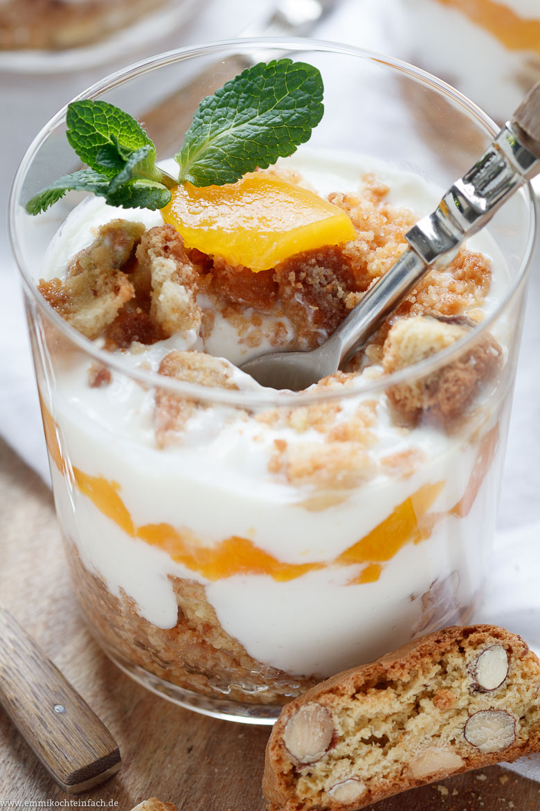 Joghurt Cantuccini Dessert Mit Pfirsichen - Emmikochteinfach verwandt mit Italienische Nachspeisen Schnell Und Einfach