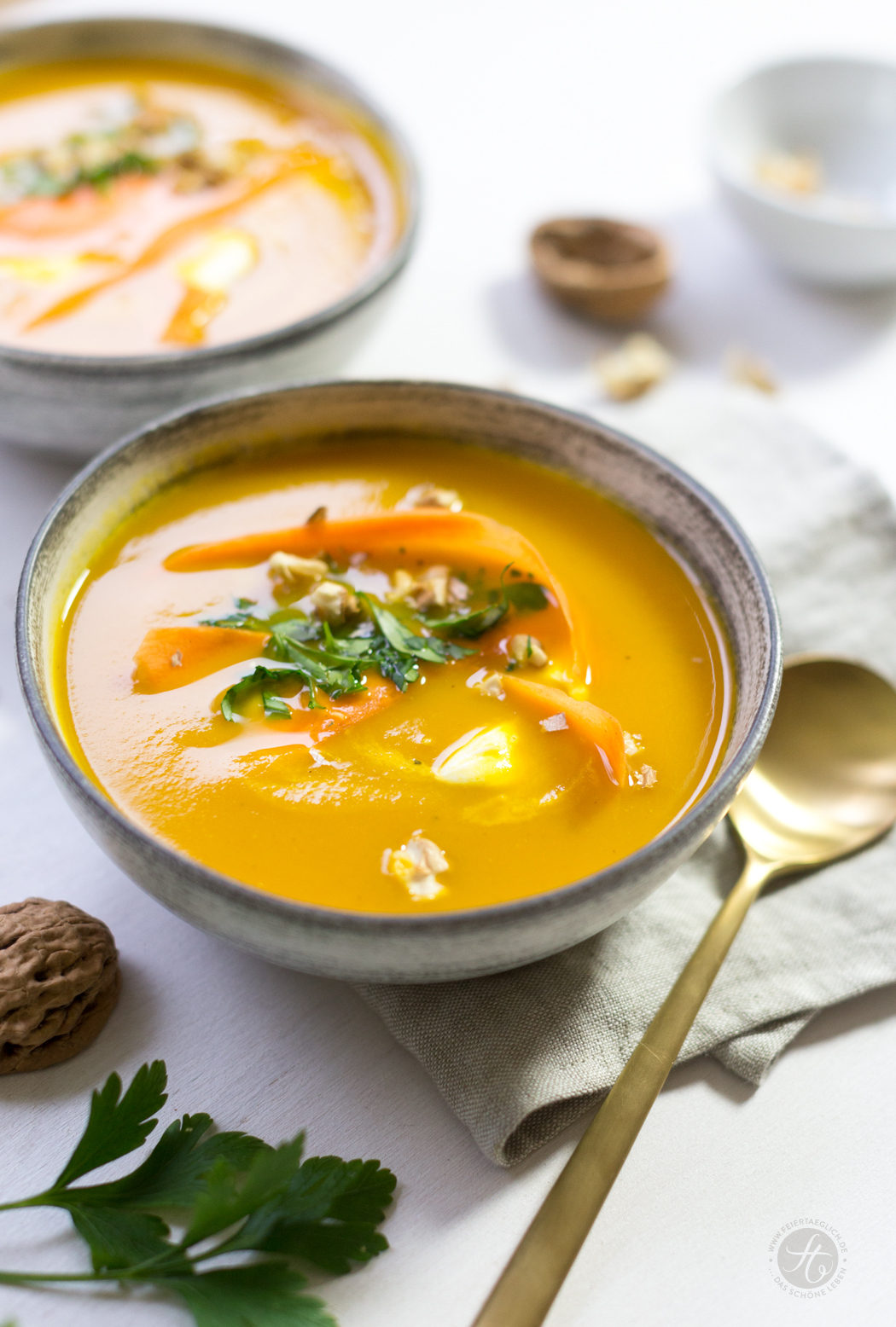 Karotten-Orangen-Suppe Mit Ras El Hanout, Petersilie Und über Karotten Orangen Ingwer Suppe Rezept