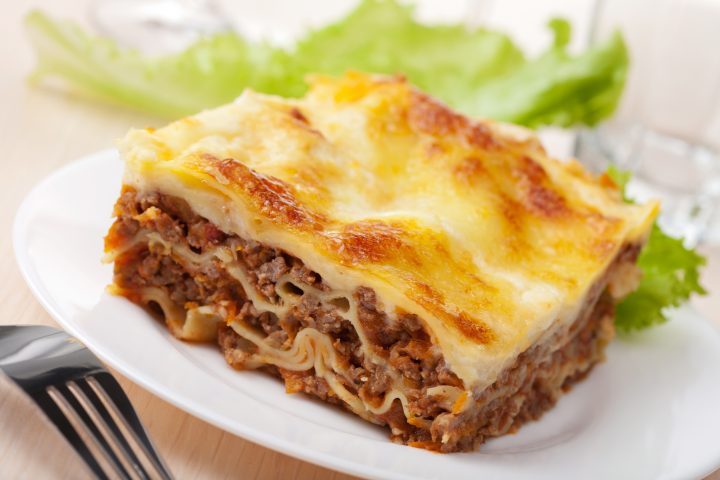 Klassische Lasagne Mit Hackfleisch über Lasagne Mit Hackfleisch Und Bechamelsauce