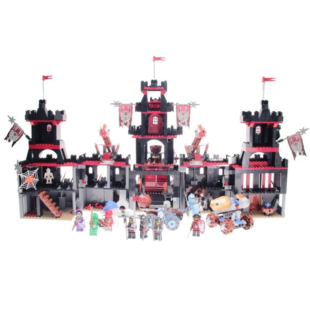 Lego Knights Kingdom 8877 - Vladeks Schwarze Burg - Decotoys verwandt mit Lego Knights Burg