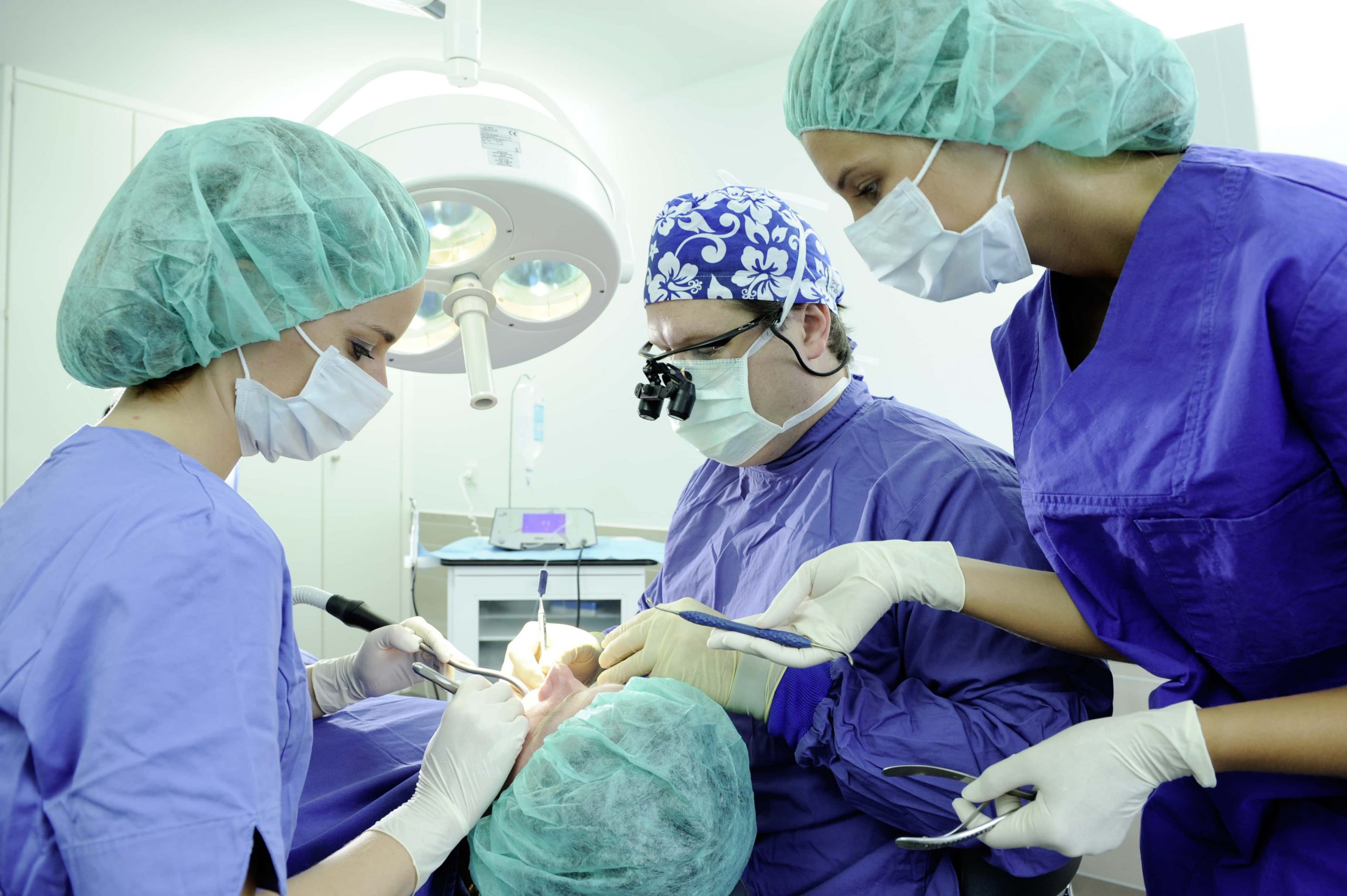Oralchirurgie, Zahnchirurgie | Lux Clinic Mannheim für Alle Zähne Ziehen Unter Vollnarkose