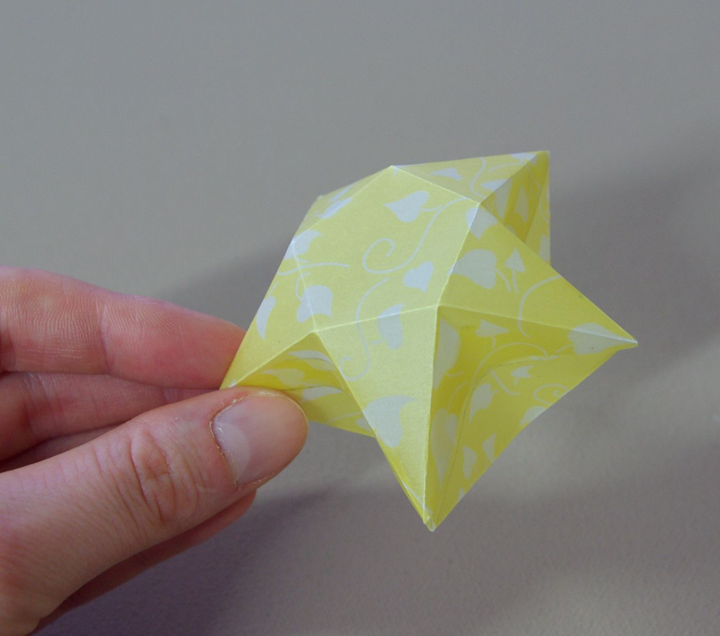 Origami Sterne 3D Falten Faltanleitung Lichterkette Basteln in Sterne Falten Anleitung Kostenlos