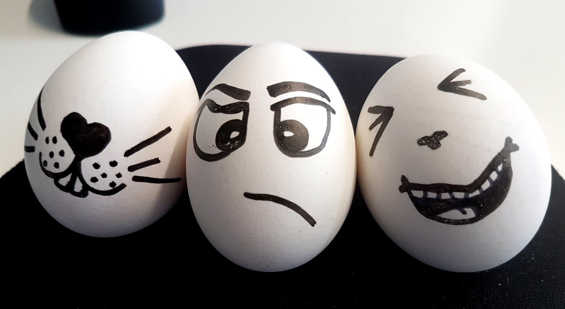 Ostereier Bemalen Mal Anders: 3 Bastelideen Fürs Osternest bestimmt für Lustige Gesichter Auf Eiern