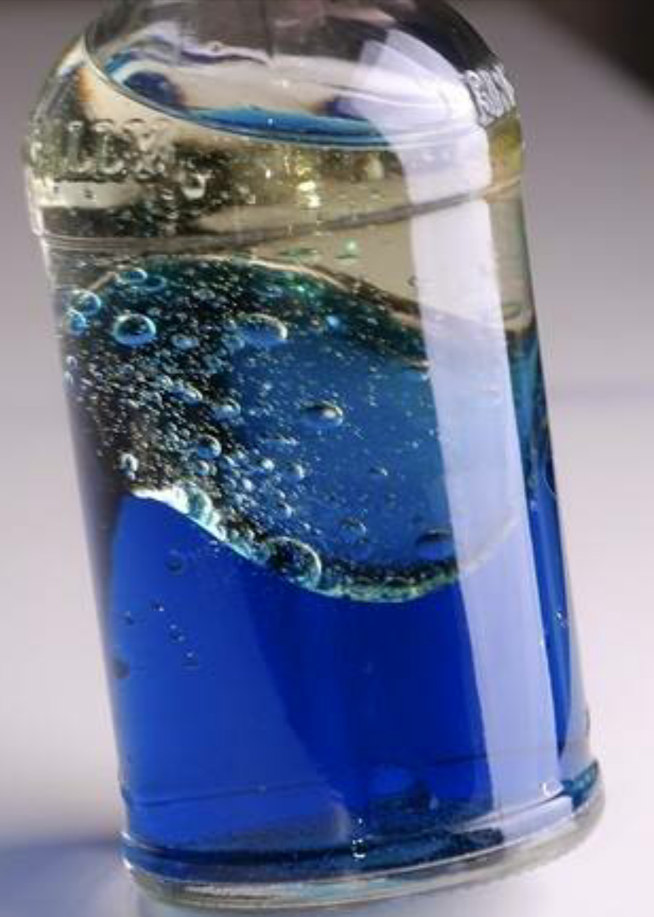 Ozean Im Glas Einfach In Einer Glasflasche Wasser (Wahlweise bestimmt für Experiment Mit Wasser Öl Und Lebensmittelfarbe