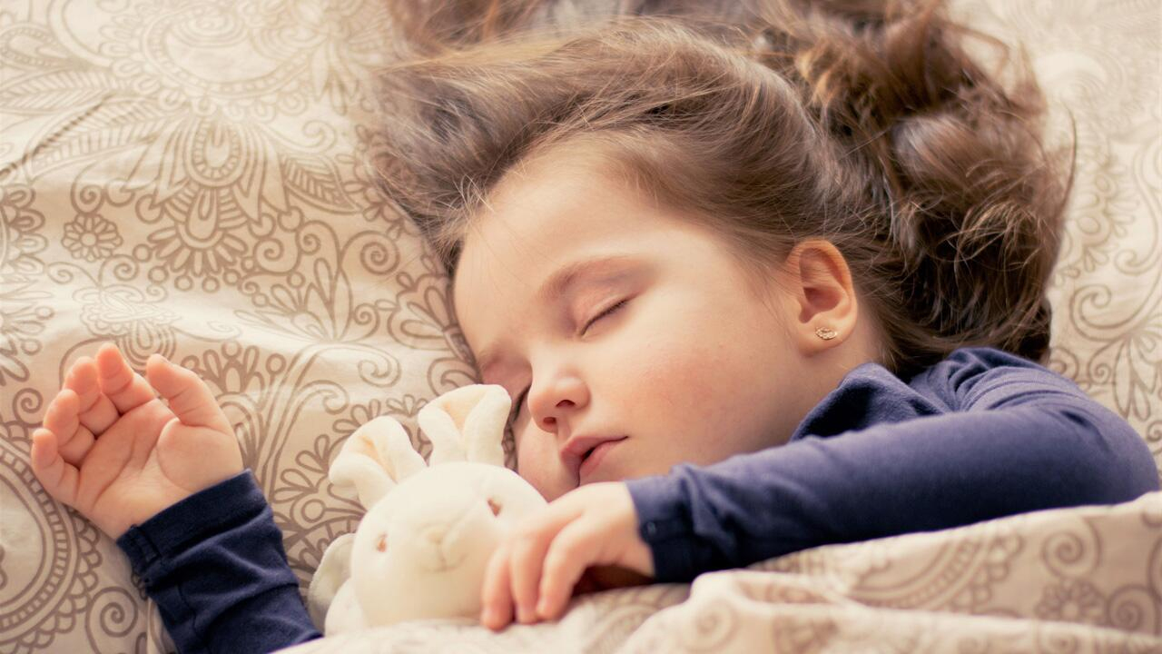 Schlafstörungen Bei Kindern: So Helfen Sie Ihrem Kind - Öko-Test für Kleinkind Braucht Lange Zum Einschlafen