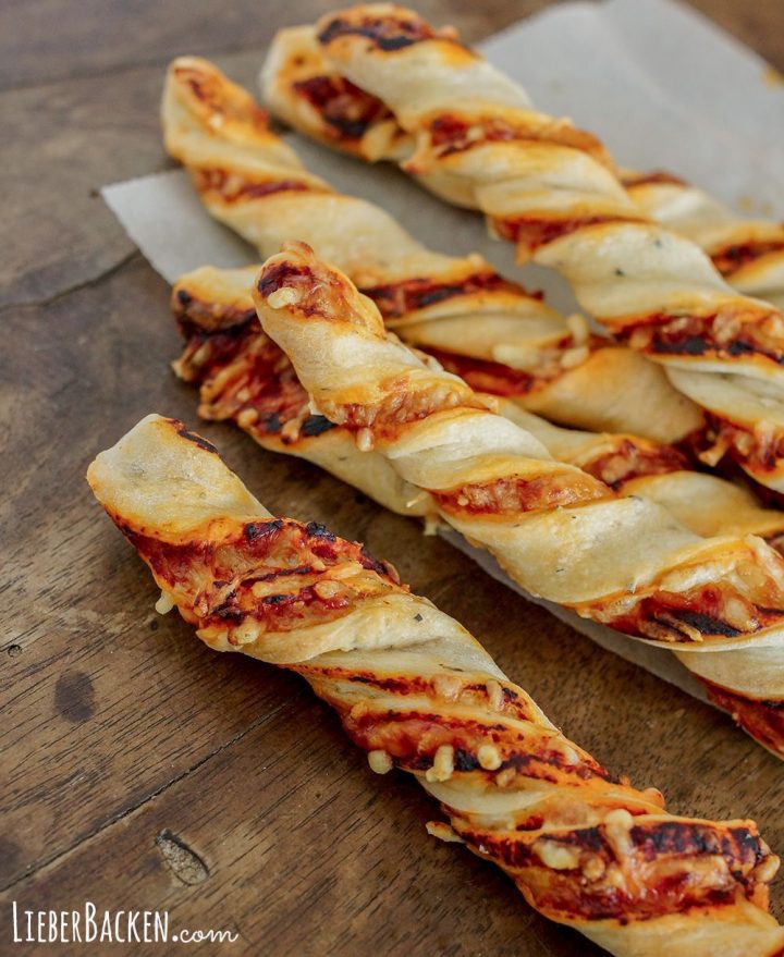 Schneller Snack: Gedrehte Pizzastangen | Fingerfood Rezepte in Kleine Snacks Für Gäste Schnell Gemacht