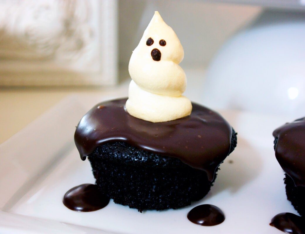 Schoko Fudge Ghost Cupcakes mit Halloween Muffins Rezepte Mit Bild