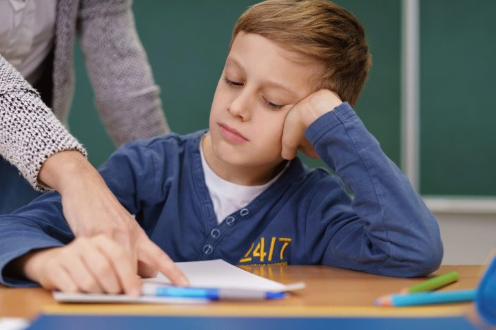 Schwierigkeiten In Der Schule: So Helfen Sie Ihrem Kind bei Konzentrationsschwäche Bei Kindern In Der Schule