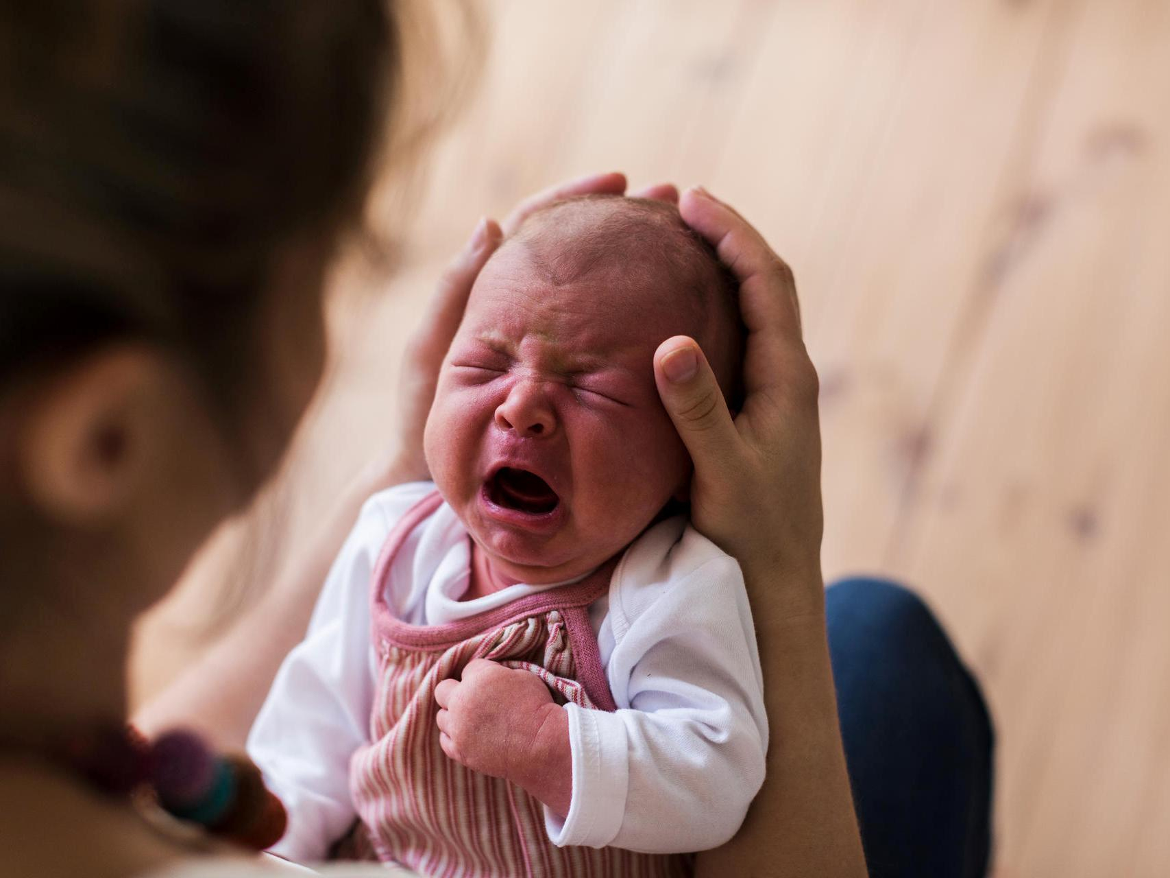 Signale Deuten: Was Will Mein Baby Mir Sagen? in Baby Schreit Plötzlich Schrill