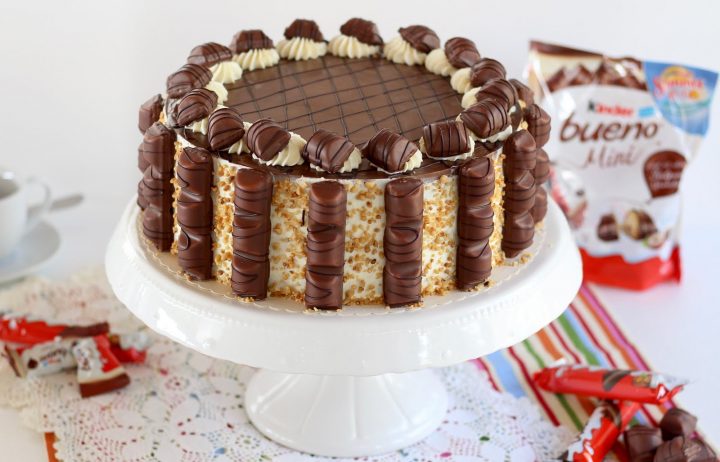 Unwiderstehliche Bueno Torte Mit Flaumigem Wiener Boden Und  Bueno-Sahne-Creme in Torten Für Kindergeburtstag Rezepte