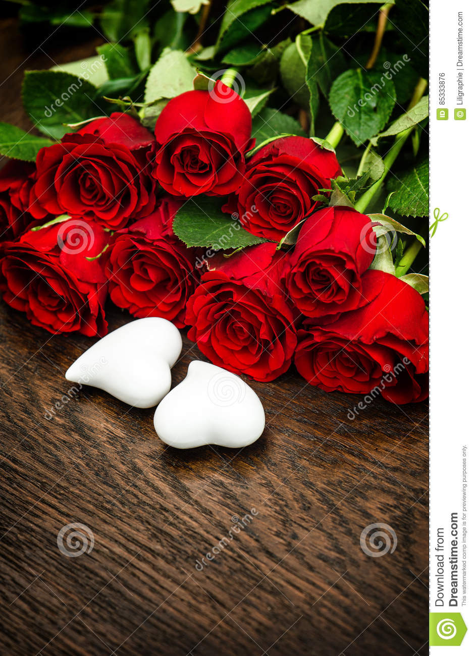 Valentinsgruß-Tagesdekoration Feiertage Herzen Der Roten mit Bilder Von Herzen Und Rosen