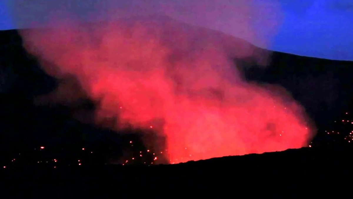 Vulkanausbruch – Wikipedia bei Was Passiert Bei Einem Vulkanausbruch