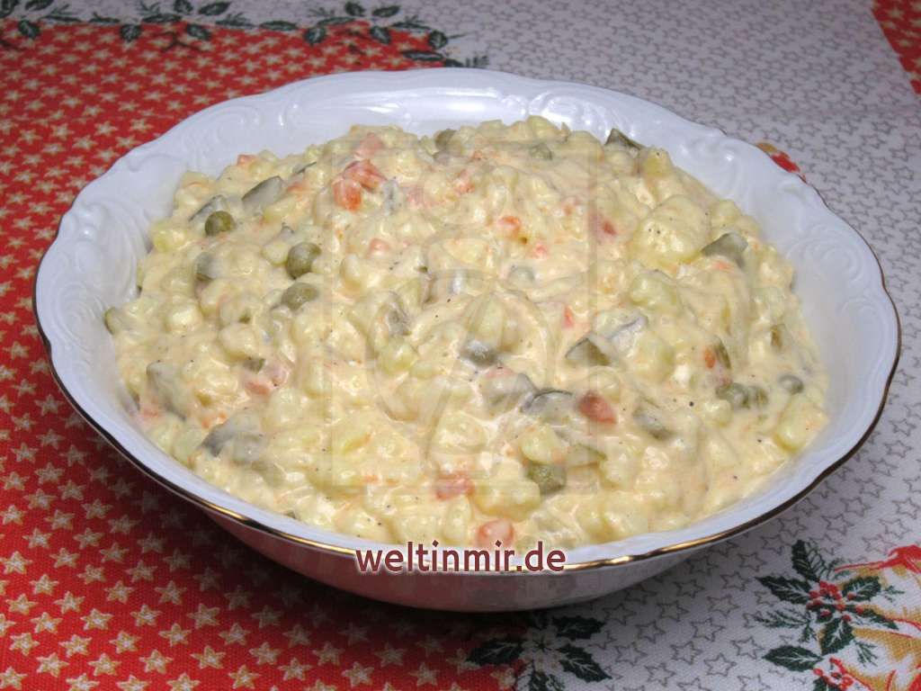 Weihnachts - Kartoffelsalat innen Polnischer Kartoffelsalat Mit Erbsen Und Möhren