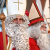 Wer Ist Der Nikolaus Eigentlich? Ist Der 6. Dezember Ein innen Welche Farbe Hatte Das Gewand Des Weihnachtsmanns Ursprünglich