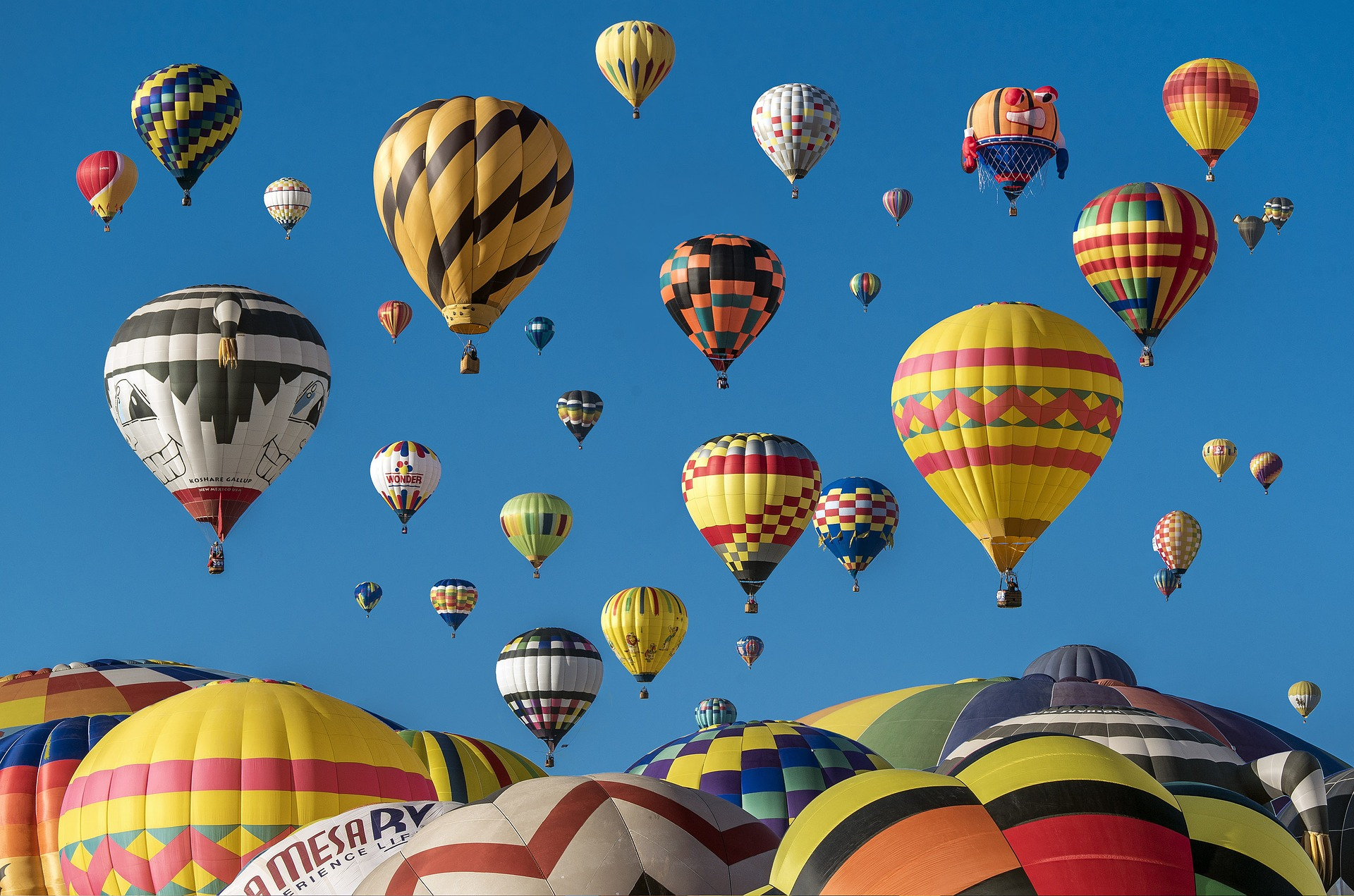 Wie Funktioniert Ein Heißluftballon? - Techfacts.de bestimmt für Wie Funktioniert Ein Heißluftballon