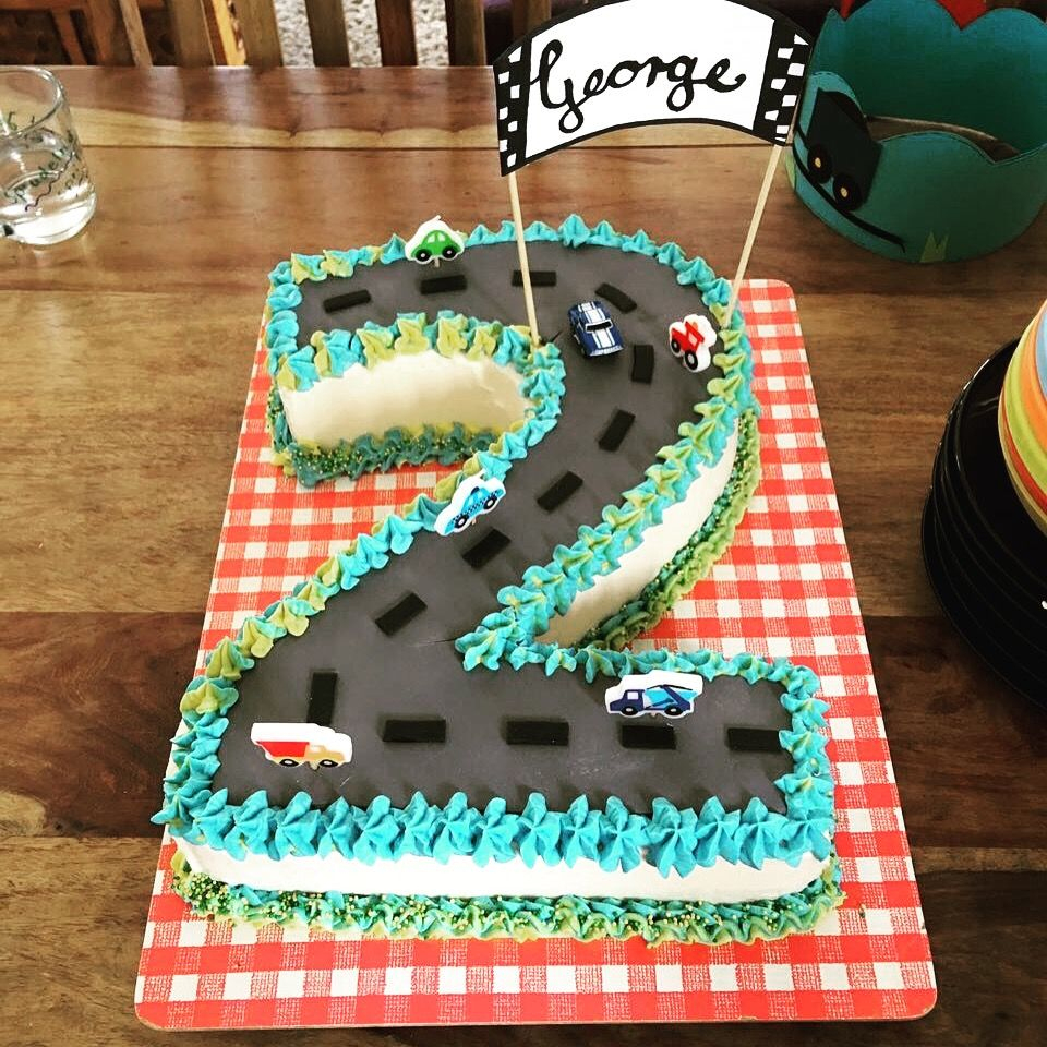 Zweiter Geburtstag Auto Torte | Auto Torte, Cars Kuchen mit Geburtstagskuchen 2 Geburtstag