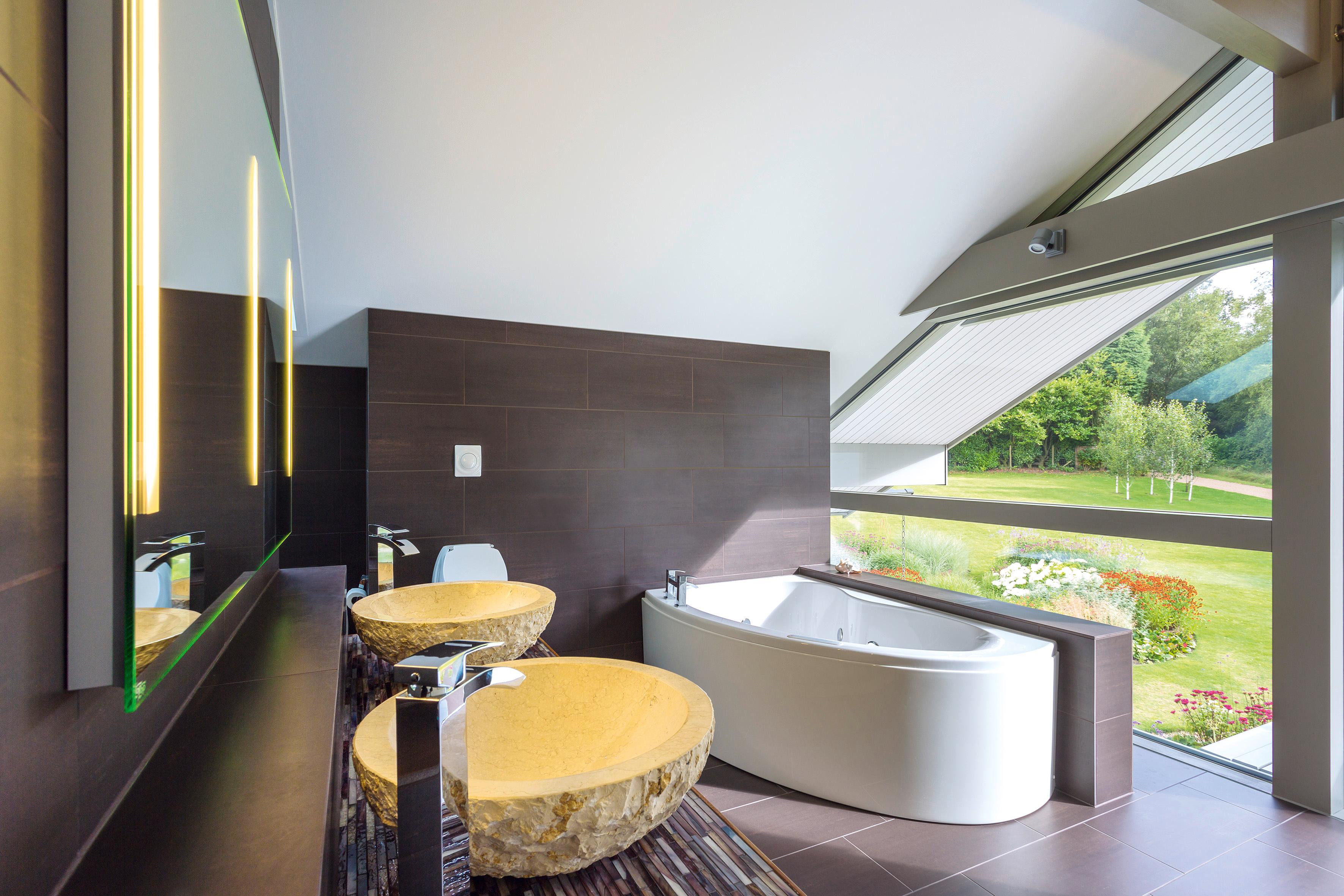 Zunächst einmal sollte man schauen, wie die ausgangssituation im badezimmer ist und … Badezimmer Kleiner Raum | 1 Zimmer Wohnung Einrichten - 13 Beispiele