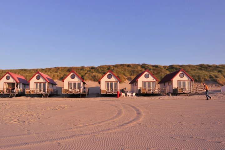 slapen op strand domburg
