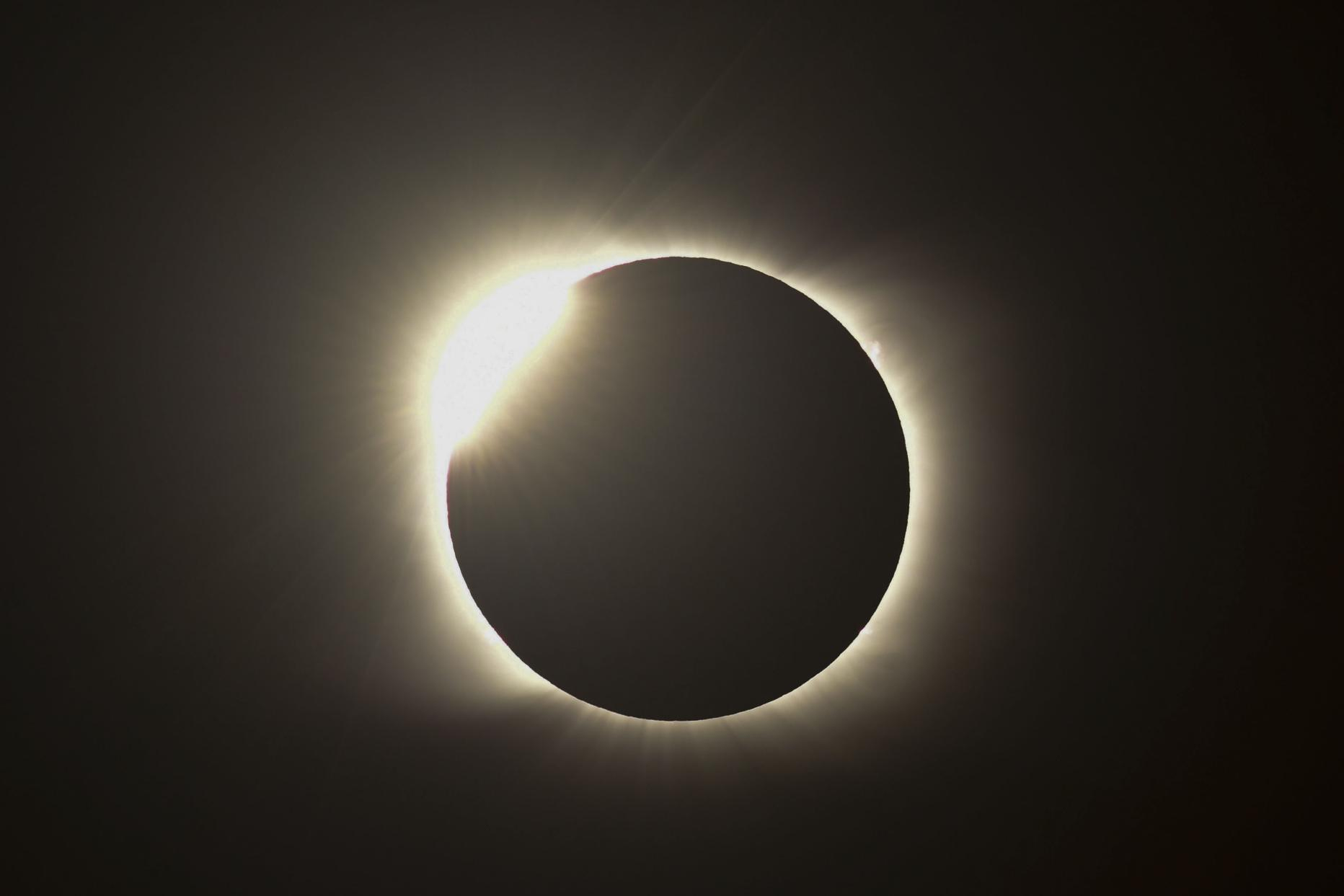 Die Besten Bilder Von Der Totalen Sonnenfinsternis bei Sonnenfinsternis
