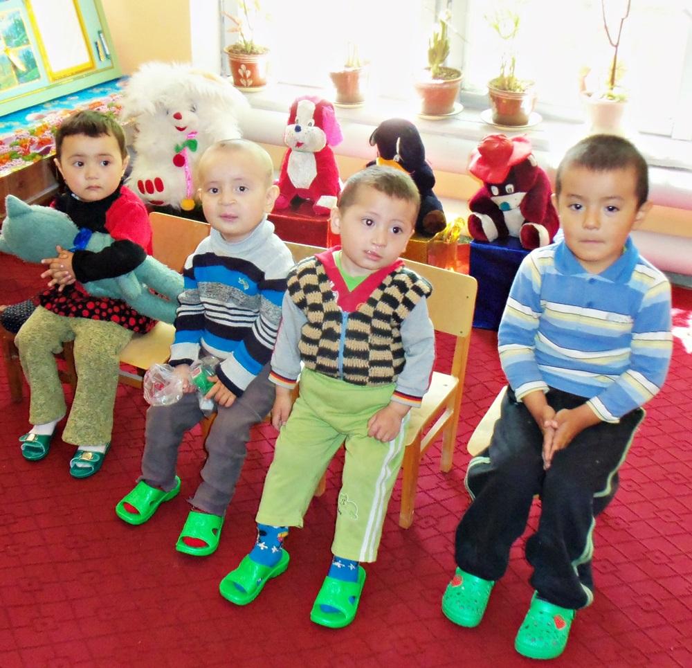 Deutsch-Usbekische Gesellschaft E.v. bestimmt für Behinderte Kinder Bilder