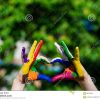 Die Kinderhände, Die In Den Hellen Farben Gemalt Werden verwandt mit Bilder Kinderhände
