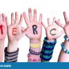 Die Kinderhände, Die Wort Merci-Durchschnitte Aufbauen in Bilder Kinderhände