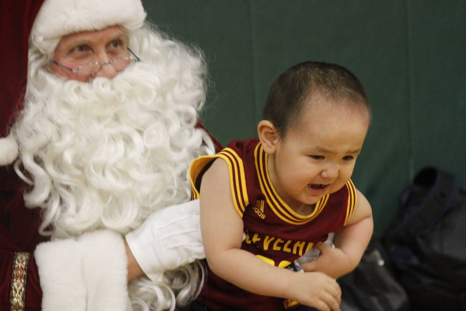 Fotos: Weinende Kinder Auf Dem Schoß Vom Weihnachtsmann bestimmt für Weinende Kinder Bilder
