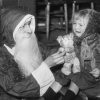 Fotos: Weinende Kinder Auf Dem Schoß Vom Weihnachtsmann in Weinende Kinder Bilder Fluch
