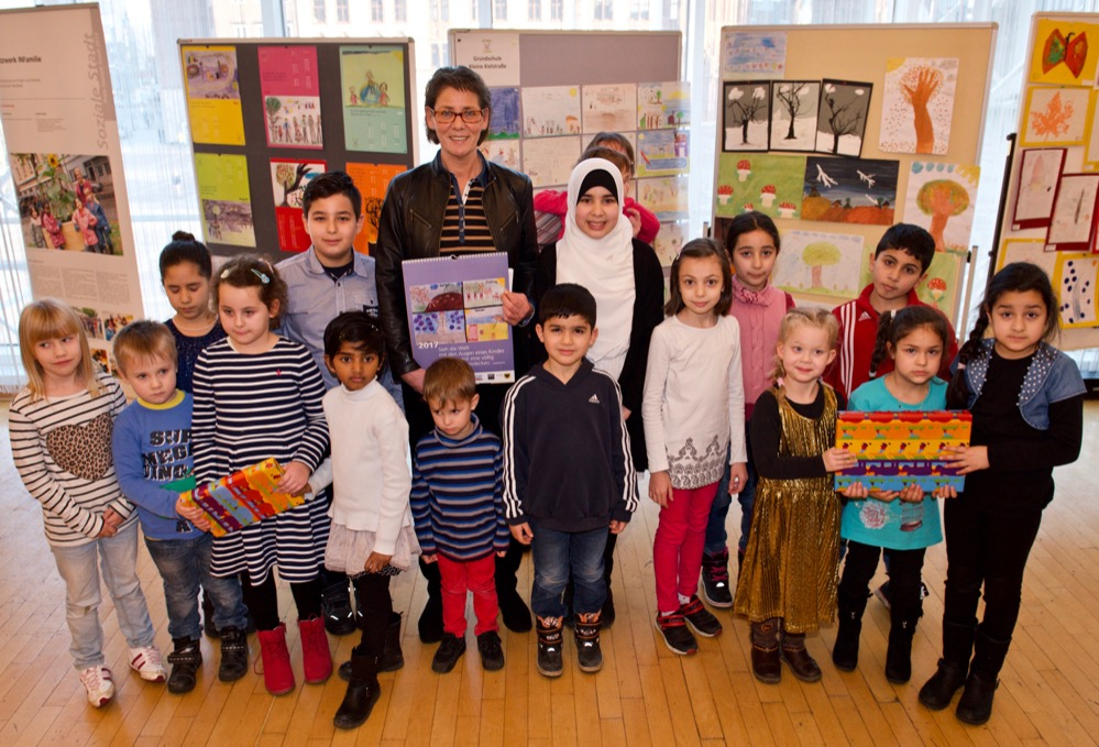 Fotostrecke Bürgermeisterin Birgit Jörder Prämiert bei Kinderbilder Corona
