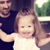 Jolina, 2 Jahre, Mädchen Mit Down Synrom | Down Syndrome ganzes Kinder Angelman Syndrom Bilder